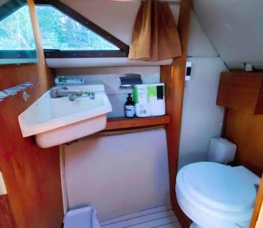 Borek Boat Rental | Wake Port Boat, ubytování na lodi