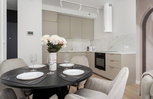 Wroclaw City Center Apartment | Czysta 4 Wrocław | Stylish, Beige Apartment | Balcony | Parking