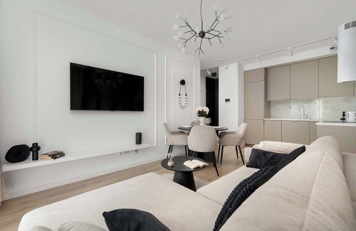 Wroclaw City Center Apartment | Czysta 4 Wrocław | Stylish, Beige Apartment | Balcony | Parking