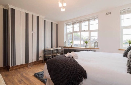 Whitefoot Apartment | D D LUXURY GUESTHOUSE newly renovated clean and home