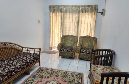Banting House | D'Haja 37 KLIA Sepang with 2 AC & Free Wi-Fi