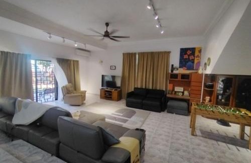 Kuantan House | D'Laman Tok Sira 30Pax 5R3B with Olympic size private pool