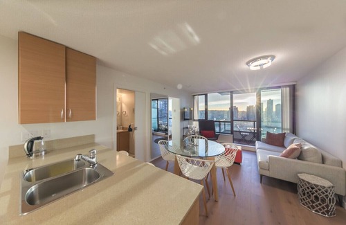 Yaletown Condo | D11 - Tastefully Furnished One Bedroom in Yaletown