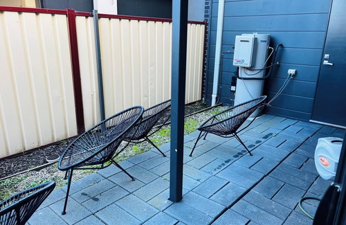 Braybrook House | D110 Sweet Melon Super Stay - fantastic, large group