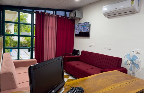 Taj Ganj Hotel | Da Bungalow - A Vacation Abode