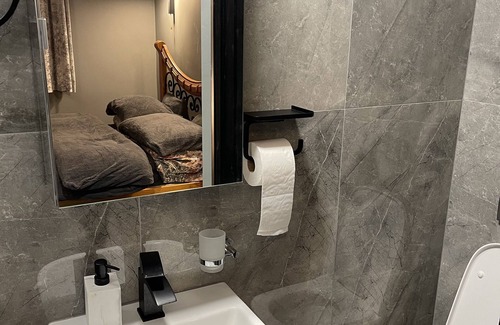Crawley House | Da Vinci Guest House Gatwick