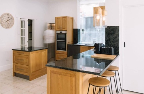 Glenelg South House | Daicos LUX Glenelg - Pool, 4BD, 3BA, Sleeps 13