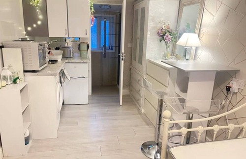 Copers Cope Apartment | Daisy Blossom, London