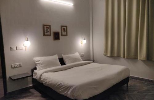Khajuraho Hotel | Dakghar 606