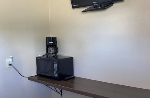 Faulkton House | Dakota Landing Cabins & Motel: Room #1-Cozy, newly remodeled motel room
