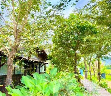 Vang Vieng Hotel | Dalasone Pool Villas with Stunning Mountain Views