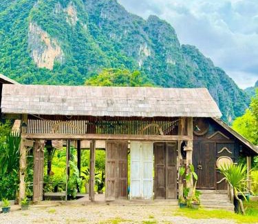 Vang Vieng Hotel | Dalasone Pool Villas with Stunning Mountain Views