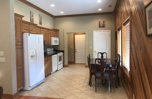 Byrdstown House | Dale Hollow Lake Adorable 2 bed 1.5 bath, hot tub,1 mi from Cove Creek boat ramp