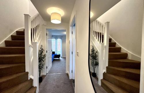 Middlesbrough House | Dale House by Blue Skies Stays