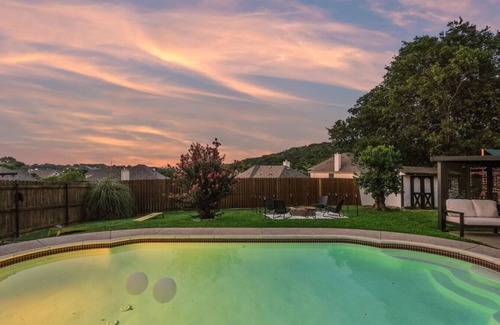 Dallas House | Dallas 5BR| Pool,BBQ,Fire pit, playground