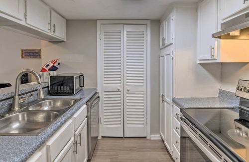 Dallas Condo | Dallas Condo Retreat ~ 11 Mi to Downtown!