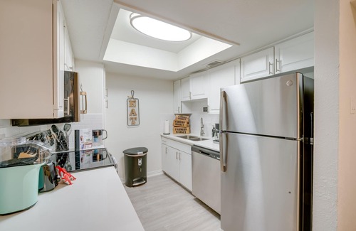 Vickery Meadow Apartment | Dallas Unit w/Pool Access - 9 Mi to Dtwn!