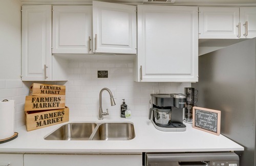 Vickery Meadow Apartment | Dallas Unit w/Pool Access - 9 Mi to Dtwn!