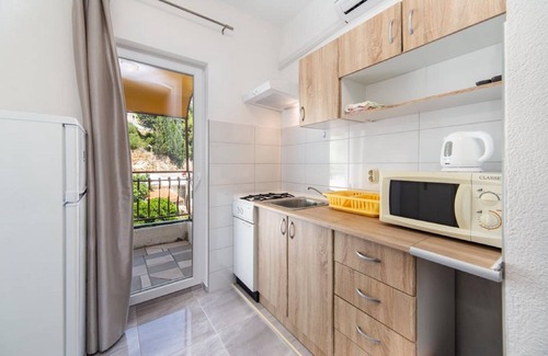 Brist Apartment | Dalmata Apartment - Two Bedroom Apartment With Balcony (A2)