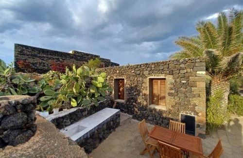 Pantelleria Apartment | Dammusi A-mare