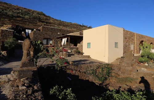 Scauri Siculo House | Dammuso of the capers - Terraces of Zighidi