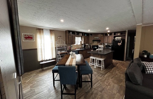 Byrdstown House | Dan's Place at Dale Hollow Lake - RARELY FOUND ACCESSIBLE vacation home!