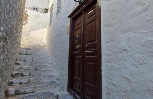 Hydra Apartment | Danaë Port House
