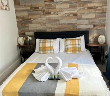 Horley House | Dana guest suite