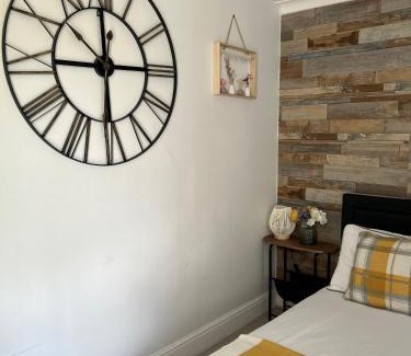 Horley House | Dana guest suite