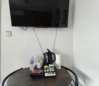 Horley House | Dana guest suite