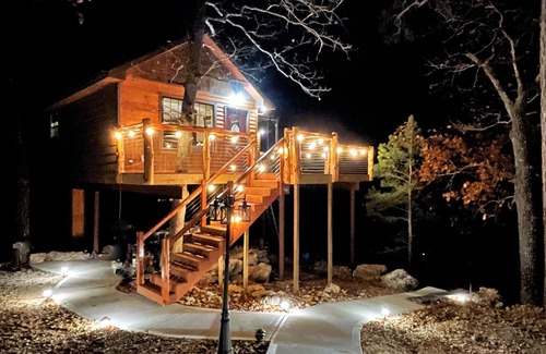 Potosi House | Dancing Under Red Skies Tree House @Spring Lake