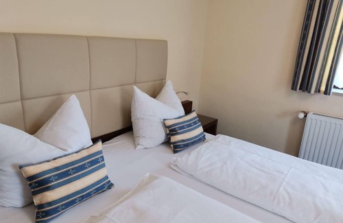Scharding District Bed & Breakfast | Danube, double room, shower/WC - Gästehaus Donautal - Donausteig and bett+bike