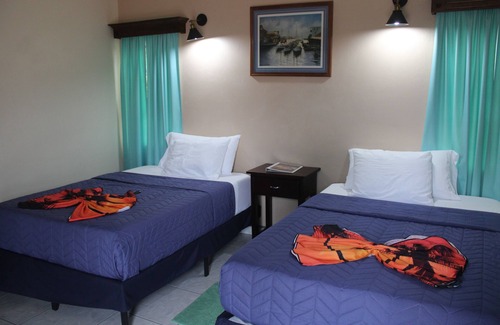 La Democracia Cabin | Daphne's Lagoon Lodge