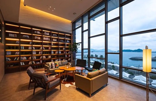 Yeosu Hotel | DARAKHYU Yeosu Capsule Hotel by WALKERHILL