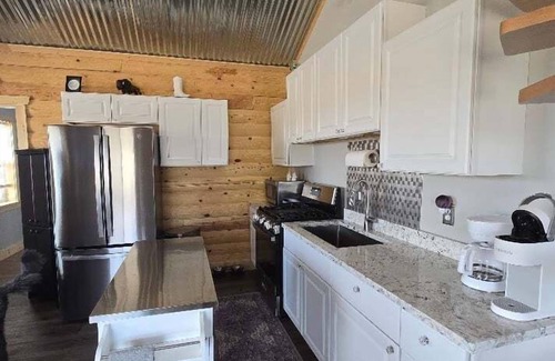 Clark Cabin | Dark Sky Retreat- 2 cabins, pet friendly, mountain views