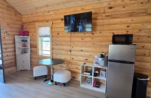Clark Cabin | Dark Sky Retreat- 2 cabins, pet friendly, mountain views
