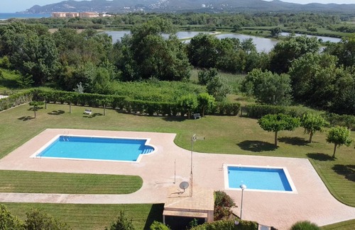 Mas Pinell Ski Chalet | Daró 3DB 115 - A/C, pool and 300m from the beach