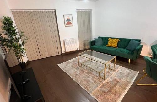 Dartford Apartment | Dartford Lux Stay 1 bedroom apartment- free parking next to station
