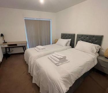 Dartford Apartment | Dartford Lux Stay 1 bedroom apartment- free parking next to station