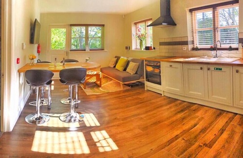 Broad Oak Cottage | Daweswood - Luxury cottage, lake access & hot tub