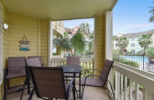 Galveston Apartment | Dawn 916 - Hook, Wine & Sinker