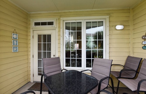Galveston Apartment | Dawn 916 - Hook, Wine & Sinker