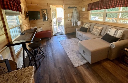 Blairsville Cabin | Dawson's Den Cabin 18. 1 Bedroom, 1 Bath Pet Friendly and Hot Tub