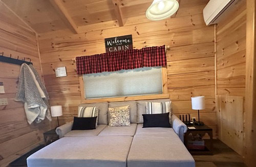 Blairsville Cabin | Dawson's Den Cabin 18. 1 Bedroom, 1 Bath Pet Friendly and Hot Tub