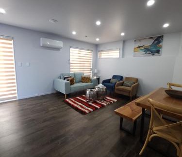 Papatoetoe Apartment | Daylight Dwell & Delight near Auckland Airport