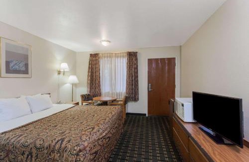 Anaheim Resort Hotel | Days Inn by Wyndham Anaheim West