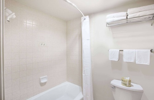 Southwest Anaheim Hotel | Days Inn by Wyndham Anaheim Near the Park