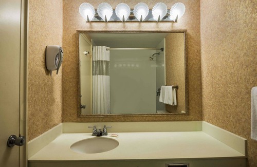 Atlantic City Hotel | Days Inn by Wyndham Atlantic City Oceanfront-Boardwalk