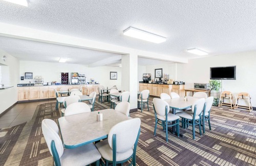 Bismarck Hotel | Days Inn by Wyndham Bismarck