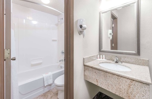 Bismarck Hotel | Days Inn by Wyndham Bismarck